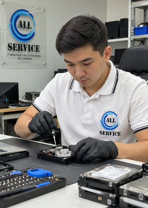 Специалист ALL SERVICE по восстановлению данных Марат Бопатаев